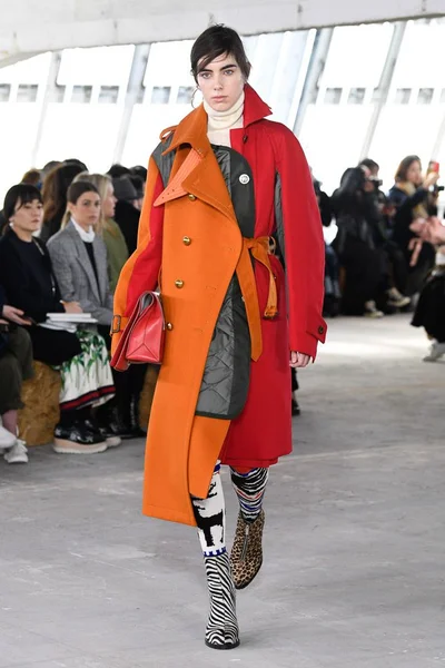 Look 16
